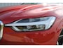Volvo XC60 2.0 Recharge T6 AWD R-Design | Incl. 12 maanden garantie | Cruise control | Climate control | Apple carplay/Android auto | Uitklapbare trekhaak | Schuif/kantel dak | Parkeercamera | Stoel/stuurverwarming |