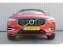 Volvo XC60 2.0 Recharge T6 AWD R-Design | Incl. 12 maanden garantie | Cruise control | Climate control | Apple carplay/Android auto | Uitklapbare trekhaak | Schuif/kantel dak | Parkeercamera | Stoel/stuurverwarming |