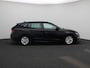 Skoda Octavia Combi 1.5 TSI MHEV Business Edition Plus | Automaat | Navigatie | Lichtmetalen Velgen | Climate Control | Achteruitrijcamera | Parkeersensoren | Wegklapbare Trekhaak | LED | Cruise Control | Virtual Cockpit | Apple Carplay & Android auto | Keyless | Elektrische Achterklep | Travel Assit Pakket | Donker getinte ramen achter