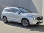 Hyundai Santa Fe 1.6 T-GDI PHEV Plug-in Premium Plus Sky Automaat / Apple Carplay Android Auto / HUD / Trekgewicht 1350 kg / Glazen schuif- en kanteldak / Elektrische achterklep / Rondomzicht camera / Adaptief CC /