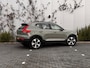 Volvo XC40 2.0 B4 Plus Dark | Adaptieve Cruise control | BLIS Dodehoek detectie | Stoel + Stuurverwarming | Keyless | Elektr. Stoelen | Memory | Trekhaak | Parkeercamera | Harman Kardon Audio