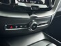 Volvo XC60 T6 Plug-in hybrid AWD Ultra Dark | Panoramadak | 360º camera | Stoel- en Stuurverwarming | Harman Kardon | Trekhaak