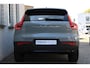 Volvo XC40 B4 Automaat Plus Dark | Vapour Grey Metallic | All-Season banden | BLIS | Harman Kardon audio | Elek. Bed. stoelen met memory | Verwarmbare voorstoelen | Verwarmbaar stuurwiel | Verwarmbaar voorruit | 18 inch Lichtmetalen velgen | Semi Elek. trekhaak | Alarmklasse 3