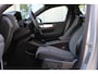 Volvo XC40 B4 Automaat Plus Dark | Vapour Grey Metallic | All-Season banden | BLIS | Harman Kardon audio | Elek. Bed. stoelen met memory | Verwarmbare voorstoelen | Verwarmbaar stuurwiel | Verwarmbaar voorruit | 18 inch Lichtmetalen velgen | Semi Elek. trekhaak | Alarmklasse 3