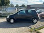 Toyota Yaris 1.0 VVT-i Sol! Airco l Elek pakket l MTF-stuur! NIEUWE APK l 2 sleutels l KEURIG NETJES!