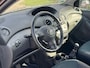 Toyota Yaris 1.0 VVT-i Sol! Airco l Elek pakket l MTF-stuur! NIEUWE APK l 2 sleutels l KEURIG NETJES!