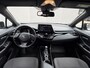 Toyota C-HR 1.8 Hybrid First Edition / Afneembare Trekhaak (Trekgewicht 725kg) / Achteruitrijcamera / Stuur- en Stoelverwarming / Navigatie via Apple Carplay & Android Auto / Cruise- en Climate Control / Keyless Entry & Start /