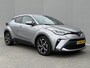 Toyota C-HR 1.8 Hybrid First Edition / Afneembare Trekhaak (Trekgewicht 725kg) / Achteruitrijcamera / Stuur- en Stoelverwarming / Navigatie via Apple Carplay & Android Auto / Cruise- en Climate Control / Keyless Entry & Start /