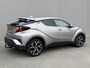 Toyota C-HR 1.8 Hybrid First Edition / Afneembare Trekhaak (Trekgewicht 725kg) / Achteruitrijcamera / Stuur- en Stoelverwarming / Navigatie via Apple Carplay & Android Auto / Cruise- en Climate Control / Keyless Entry & Start /