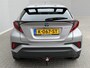 Toyota C-HR 1.8 Hybrid First Edition / Afneembare Trekhaak (Trekgewicht 725kg) / Achteruitrijcamera / Stuur- en Stoelverwarming / Navigatie via Apple Carplay & Android Auto / Cruise- en Climate Control / Keyless Entry & Start /