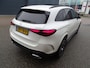 Mercedes-Benz GLC 300e 4MATIC AMG Line AMG LINE | NIGHT PAKKET | LUCHTVERING | ADAPTIVE CRUISE CONTROL | 360 CAMERA | SFEERVERLICHTING | PANORAMADAK | ELEKTRISCHE STOELEN | STOELVERWARMING | ELEKTRISCH ACHTERKLEP