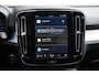 Volvo XC40 B4 Plus Dark | 2000 kg trekgewicht | Trekhaak | Stuur & Stoelverwarming | Pilot Assist | Elektrische Achterklep | Elektrische Stoelen | Google Services | Harman Kardon |