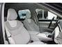 Volvo EX90 Twin Motor Performance Ultra 7p. 111 kWh | Luchtvering | Adaptieve Cruise Control met Pilot Assist | Premium audio by Bowers & Wilkins | Elektrische voorstoelen + stuurwiel met geheugenfunctie | Verwarmbare voorstoelen + stuurwiel + achterbank | Panoramisch dak | Voorstoelen met massagefunctie | 360 Parkeercamera | Alarmklasse III | 4-Zone Climate Control | Head-Up Display | 22'' Lichtmetalen wielen |