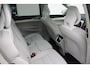 Volvo EX90 Twin Motor Performance Ultra 7p. 111 kWh | Luchtvering | Adaptieve Cruise Control met Pilot Assist | Premium audio by Bowers & Wilkins | Elektrische voorstoelen + stuurwiel met geheugenfunctie | Verwarmbare voorstoelen + stuurwiel + achterbank | Panoramisch dak | Voorstoelen met massagefunctie | 360 Parkeercamera | Alarmklasse III | 4-Zone Climate Control | Head-Up Display | 22'' Lichtmetalen wielen |
