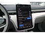 Volvo EX90 Twin Motor Performance Ultra 7p. 111 kWh | Luchtvering | Adaptieve Cruise Control met Pilot Assist | Premium audio by Bowers & Wilkins | Elektrische voorstoelen + stuurwiel met geheugenfunctie | Verwarmbare voorstoelen + stuurwiel + achterbank | Panoramisch dak | Voorstoelen met massagefunctie | 360 Parkeercamera | Alarmklasse III | 4-Zone Climate Control | Head-Up Display | 22'' Lichtmetalen wielen |