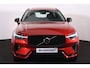 Volvo XC60 T6 Recharge AWD Plus Dark - Panorama/schuifdak - IntelliSafe Assist & Surround - 360º Camera - Verwarmde voorstoelen, stuur & achterbank - Parkeersensoren voor & achter - Elektr. bedienb. voorstoelen met geheugen - Draadloze tel. lader - Elektr. inklapbare trekhaak - 19' LMV