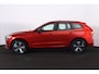 Volvo XC60 T6 Recharge AWD Plus Dark - Panorama/schuifdak - IntelliSafe Assist & Surround - 360º Camera - Verwarmde voorstoelen, stuur & achterbank - Parkeersensoren voor & achter - Elektr. bedienb. voorstoelen met geheugen - Draadloze tel. lader - Elektr. inklapbare trekhaak - 19' LMV