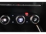 Renault Clio 1.0 TCe Bi-Fuel Intens | Climate control | 17"Lichtmetaal | Cruise control | LPG-G3 | AppleCarplay AndroidAuto Navigatie | Parkeersensor |