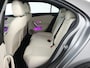Mercedes-Benz A-klasse 200 Business Solution Luxury | Achteruitrijcamera | Leder | Sfeerverlichting | Apple Carplay | Inclusief 24 maanden MB Certified garantie voor Europa.