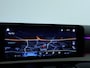 Mercedes-Benz A-klasse 200 Business Solution Luxury | Achteruitrijcamera | Leder | Sfeerverlichting | Apple Carplay | Inclusief 24 maanden MB Certified garantie voor Europa.