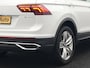 Volkswagen Tiguan TSI eHybrid Elegance Plug In Hybrid 266pk PHEV | Panodak | Head Up | Adaptive Cruise | Alcantara Sportstoelen Massage & Verwarmd | Pilot Assist | Apple Carplay | Blis | Navigatie | Virtual | DAB |