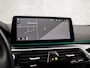 BMW 5-Serie Touring 530i xDrive M Sport 245Pk Automaat (PANORAMADAK, APPLE CARPLAY, LUCHTVERING, GROOT NAVI, 360 CAMERA, MEMORY SEATS, LEDER, SFEERVERLICHTING, ADAPTIVE CRUISE, HEAD-UP DISPLAY, TREKHAAK, NIEUWSTAAT)
