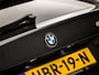 BMW 5-Serie Touring 530i xDrive M Sport 245Pk Automaat (PANORAMADAK, APPLE CARPLAY, LUCHTVERING, GROOT NAVI, 360 CAMERA, MEMORY SEATS, LEDER, SFEERVERLICHTING, ADAPTIVE CRUISE, HEAD-UP DISPLAY, TREKHAAK, NIEUWSTAAT)