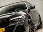 BMW 5-Serie Touring 530i xDrive M Sport 245Pk Automaat (PANORAMADAK, APPLE CARPLAY, LUCHTVERING, GROOT NAVI, 360 CAMERA, MEMORY SEATS, LEDER, SFEERVERLICHTING, ADAPTIVE CRUISE, HEAD-UP DISPLAY, TREKHAAK, NIEUWSTAAT)