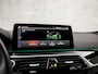 BMW 5-Serie Touring 530i xDrive M Sport 245Pk Automaat (PANORAMADAK, APPLE CARPLAY, LUCHTVERING, GROOT NAVI, 360 CAMERA, MEMORY SEATS, LEDER, SFEERVERLICHTING, ADAPTIVE CRUISE, HEAD-UP DISPLAY, TREKHAAK, NIEUWSTAAT)