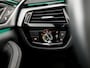 BMW 5-Serie Touring 530i xDrive M Sport 245Pk Automaat (PANORAMADAK, APPLE CARPLAY, LUCHTVERING, GROOT NAVI, 360 CAMERA, MEMORY SEATS, LEDER, SFEERVERLICHTING, ADAPTIVE CRUISE, HEAD-UP DISPLAY, TREKHAAK, NIEUWSTAAT)