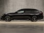BMW 5-Serie Touring 530i xDrive M Sport 245Pk Automaat (PANORAMADAK, APPLE CARPLAY, LUCHTVERING, GROOT NAVI, 360 CAMERA, MEMORY SEATS, LEDER, SFEERVERLICHTING, ADAPTIVE CRUISE, HEAD-UP DISPLAY, TREKHAAK, NIEUWSTAAT)