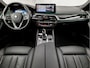 BMW 5-Serie Touring 530i xDrive M Sport 245Pk Automaat (PANORAMADAK, APPLE CARPLAY, LUCHTVERING, GROOT NAVI, 360 CAMERA, MEMORY SEATS, LEDER, SFEERVERLICHTING, ADAPTIVE CRUISE, HEAD-UP DISPLAY, TREKHAAK, NIEUWSTAAT)