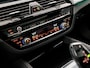 BMW 5-Serie Touring 530i xDrive M Sport 245Pk Automaat (PANORAMADAK, APPLE CARPLAY, LUCHTVERING, GROOT NAVI, 360 CAMERA, MEMORY SEATS, LEDER, SFEERVERLICHTING, ADAPTIVE CRUISE, HEAD-UP DISPLAY, TREKHAAK, NIEUWSTAAT)