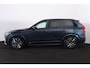 Volvo XC90 T8 Recharge AWD Ultra Dark - Luchtvering - Panorama/schuifdak - IntelliSafe Assist & Surround - 360º Camera - Adaptieve LED koplampen - Verwarmde voorstoelen, stuur & achterbank - Parkeersensoren voor & achter - Elektr. bedienb. voorstoelen met geheugen - Head up display - Draadloze tel. lader - Extra getint glas - Elektr. inklapbare trekhaak - 20' LMV