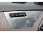 Volvo XC90 T8 Recharge AWD Ultra Dark - Luchtvering - Panorama/schuifdak - IntelliSafe Assist & Surround - 360º Camera - Adaptieve LED koplampen - Verwarmde voorstoelen, stuur & achterbank - Parkeersensoren voor & achter - Elektr. bedienb. voorstoelen met geheugen - Head up display - Draadloze tel. lader - Extra getint glas - Elektr. inklapbare trekhaak - 20' LMV