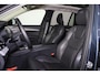 Volvo XC90 T8 Recharge AWD Ultra Dark - Luchtvering - Panorama/schuifdak - IntelliSafe Assist & Surround - 360º Camera - Adaptieve LED koplampen - Verwarmde voorstoelen, stuur & achterbank - Parkeersensoren voor & achter - Elektr. bedienb. voorstoelen met geheugen - Head up display - Draadloze tel. lader - Extra getint glas - Elektr. inklapbare trekhaak - 20' LMV
