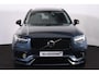 Volvo XC90 T8 Recharge AWD Ultra Dark - Luchtvering - Panorama/schuifdak - IntelliSafe Assist & Surround - 360º Camera - Adaptieve LED koplampen - Verwarmde voorstoelen, stuur & achterbank - Parkeersensoren voor & achter - Elektr. bedienb. voorstoelen met geheugen - Head up display - Draadloze tel. lader - Extra getint glas - Elektr. inklapbare trekhaak - 20' LMV