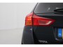 Toyota Auris Touring Sports 1.8 Hybrid Lease+ | Panoramadak | Navigatie | Keyless | Stoelverwarming | Cruise Control | Clima | Parkeersensoren voor/achter | Camera | 16 inch | Bi-xenon | Bluetooth