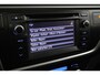 Toyota Auris Touring Sports 1.8 Hybrid Lease+ | Panoramadak | Navigatie | Keyless | Stoelverwarming | Cruise Control | Clima | Parkeersensoren voor/achter | Camera | 16 inch | Bi-xenon | Bluetooth