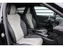 Peugeot e-2008 50KWH 136PK GT PACK AUTOMAAT / NAVI / LEDER / CLIMA / PDC / 18" LMV / CAMERA / ALCANTARA / KEYLESS / FULL-LED / FULL OPTIONS / 1E EIGENAAR / NIEUWSTAAT !!