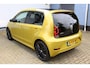 Volkswagen Up! 1.0 R-Line | Incl. 12 maanden Garantie | 1e Eigenaar | Cruise controle | Achteruitrijcamera | Parkeersensoren achter | Climate controle | Lane assist | DAB | 17 Inch LMV | Bluetooth | Stuurwiel multifunctioneel | Origineel NL Auto | NAP |