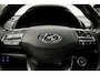 Hyundai Kona Electric EV Premium 64 kWh RIJKLAAR INCL:GARANTIE AUTOMAAT | Two-Tone lak | Leer | Clima | Navigatie  | PDC V/A | Stoel / stuur verwarming |