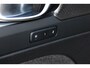 Volvo XC40 B4 Automaat Plus Black Edition | Panoramadak | Verwarmbare voorstoelen | Verwarmbaar stuurwiel | Premium audio by Harman Kardon | Rondom zichtcamera | 20 inch Lichtmetalen velgen | Alarmklasse 3