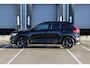 Volvo XC40 B4 Automaat Plus Black Edition | Panoramadak | Verwarmbare voorstoelen | Verwarmbaar stuurwiel | Premium audio by Harman Kardon | Rondom zichtcamera | 20 inch Lichtmetalen velgen | Alarmklasse 3