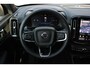 Volvo XC40 B4 Automaat Plus Black Edition | Verwarmbare voorstoelen | Verwarmbaar stuurwiel | Premium audio by Harman Kardon | Panoramadak | Rondom zichtcamera | 20 inch Lichtmetalen velgen | Alarmklasse 3