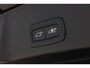 Volvo XC40 B4 Automaat Plus Black Edition | Verwarmbare voorstoelen | Verwarmbaar stuurwiel | Premium audio by Harman Kardon | Panoramadak | Rondom zichtcamera | 20 inch Lichtmetalen velgen | Alarmklasse 3