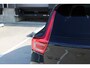 Volvo XC40 B4 Automaat Plus Black Edition | Verwarmbare voorstoelen | Verwarmbaar stuurwiel | Premium audio by Harman Kardon | Panoramadak | Rondom zichtcamera | 20 inch Lichtmetalen velgen | Alarmklasse 3