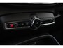 Volvo XC40 B4 Automaat Plus Black Edition | Verwarmbare voorstoelen | Verwarmbaar stuurwiel | Premium audio by Harman Kardon | Panoramadak | Rondom zichtcamera | 20 inch Lichtmetalen velgen | Alarmklasse 3