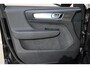 Volvo XC40 B4 Automaat Plus Black Edition | Verwarmbare voorstoelen | Verwarmbaar stuurwiel | Premium audio by Harman Kardon | Panoramadak | Rondom zichtcamera | 20 inch Lichtmetalen velgen | Alarmklasse 3