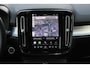 Volvo XC40 B4 Automaat Plus Black Edition | Panoramadak | Verwarmbare voorstoelen | Verwarmbaar stuurwiel | Premium audio by Harman Kardon | Rondom zichtcamera | 20 inch Lichtmetalen velgen | Alarmklasse 3